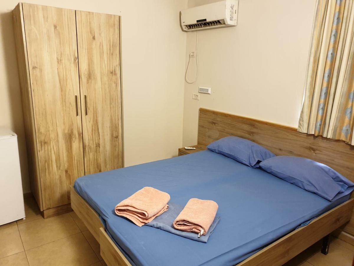 Bergik Hotel Tiberias Bagian luar foto